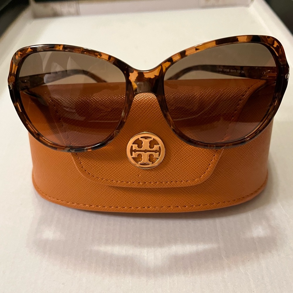 Tory Burch Sunglasses. With case. NEW!